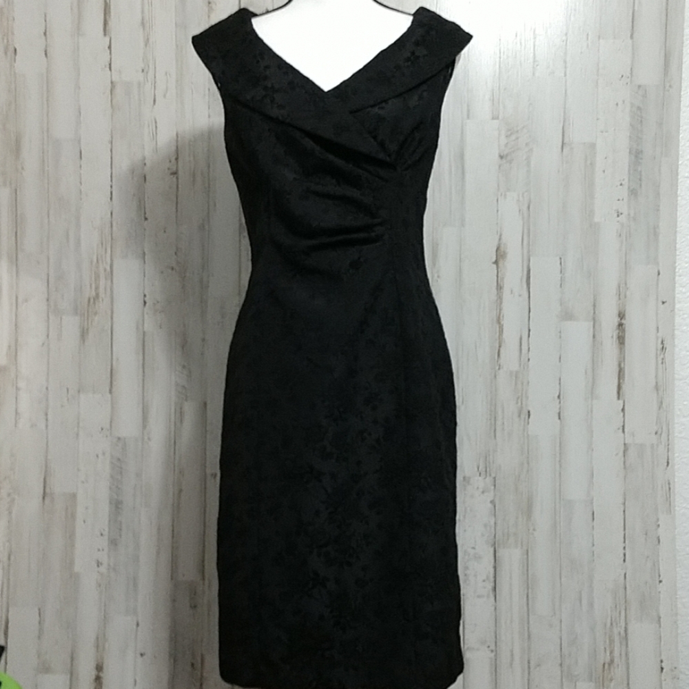 Tahari Black Portrait Collar Jacquard Sheat